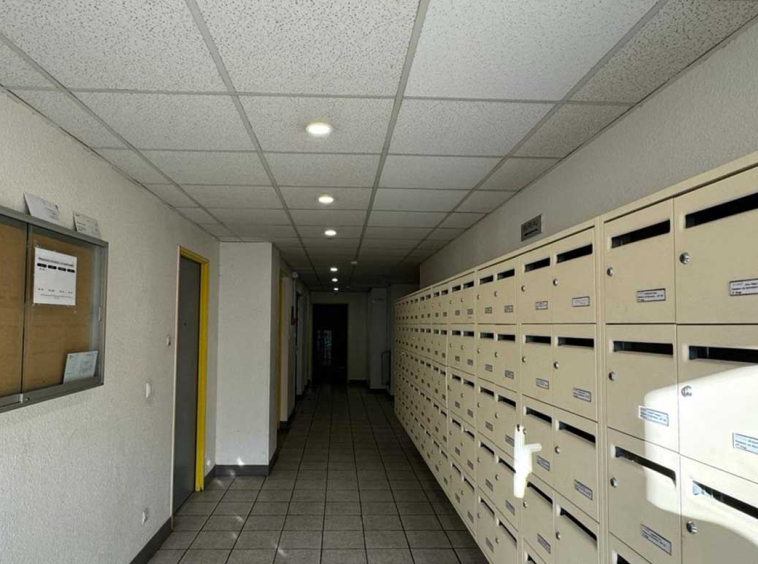 Hall d'entrée logements étudiants à Saint-Denis Résidence étudiante Les Marronniers