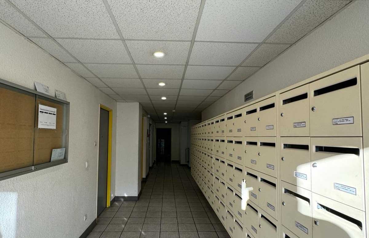 Hall d'entrée logements étudiants à Saint-Denis Résidence étudiante Les Marronniers