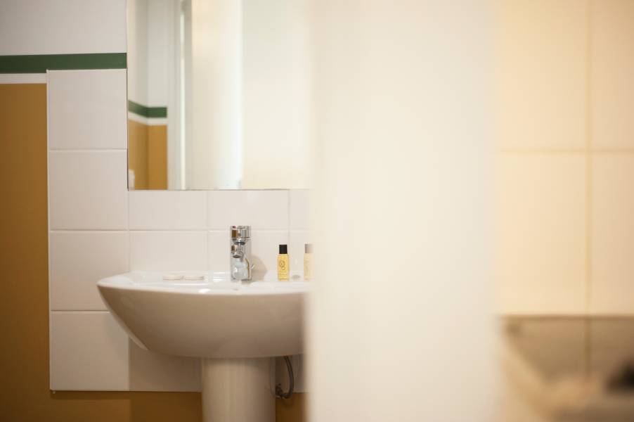 Résidence Clichy chambre single simple salle de bain