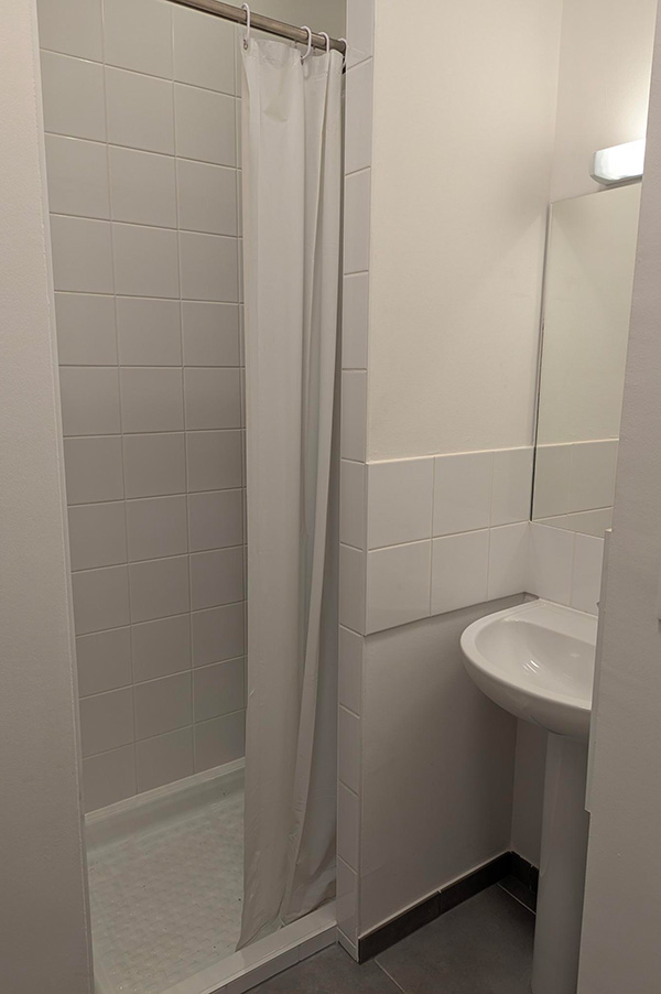 Résidence étudiante Les Grands Moulins Bât B salle de bain