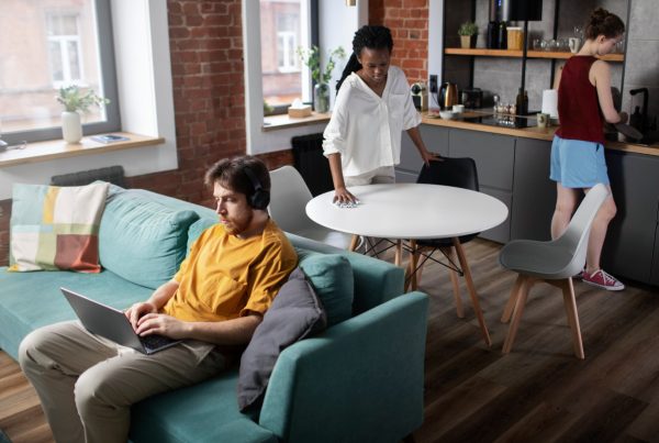 Colocation en logement étudiant : comment choisir selon votre profil ?