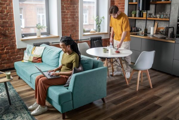 Studio ou colocation : comment choisir son logement étudiant en 2026 ?